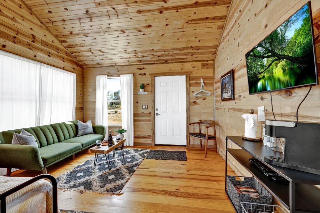 Rocky Ridge Cedar Cabin With Hot Tub & Amazing Views Crabapple Exteriör bild
