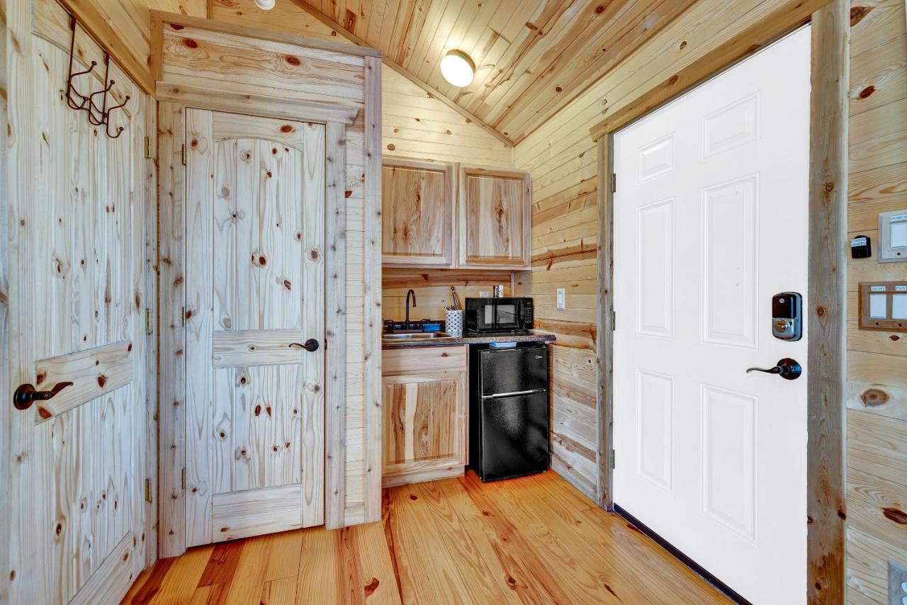 Rocky Ridge Cedar Cabin With Hot Tub & Amazing Views Crabapple Exteriör bild