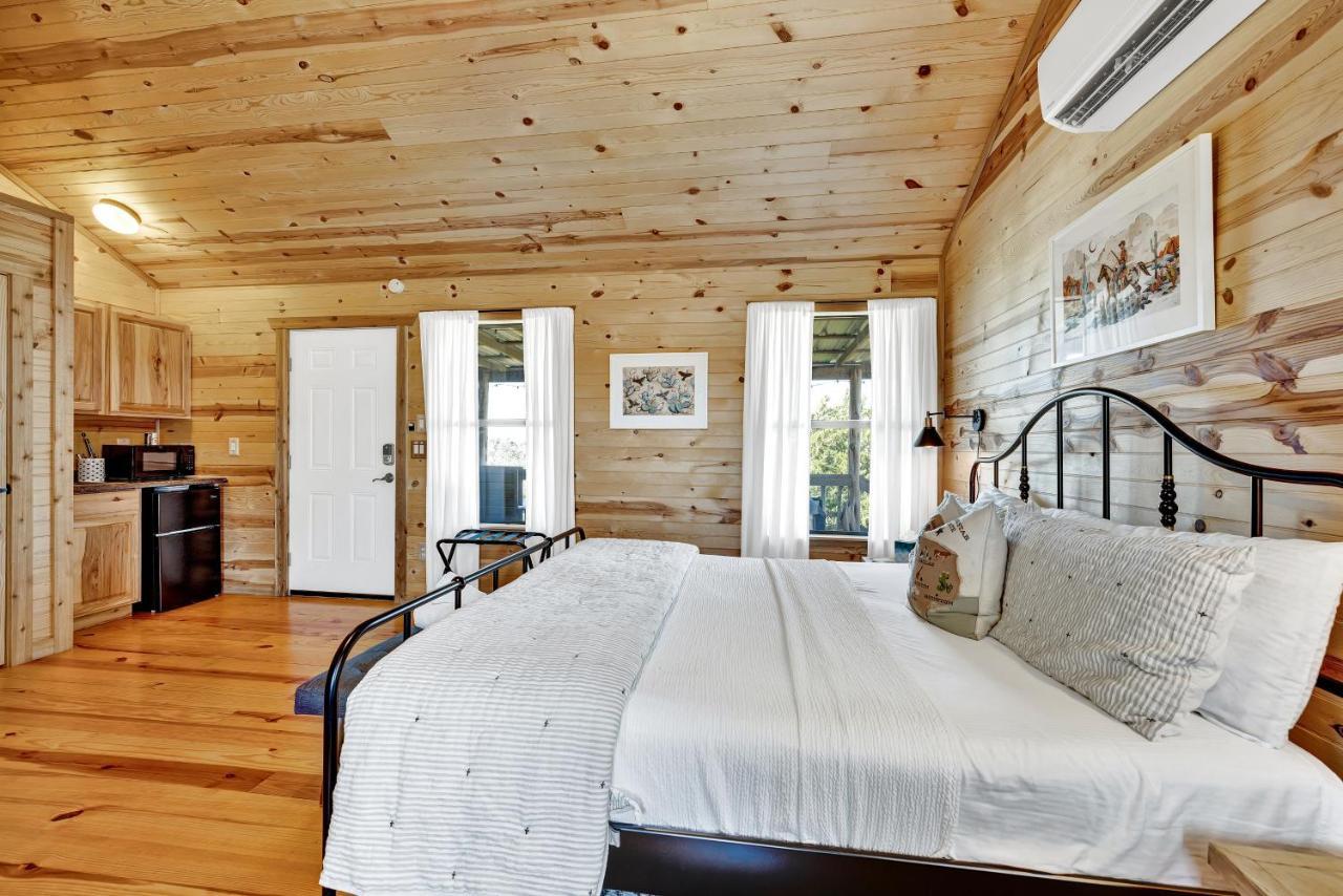 Rocky Ridge Cedar Cabin With Hot Tub & Amazing Views Crabapple Exteriör bild