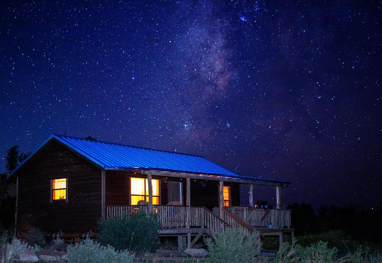 Rocky Ridge Cedar Cabin With Hot Tub & Amazing Views Crabapple Exteriör bild